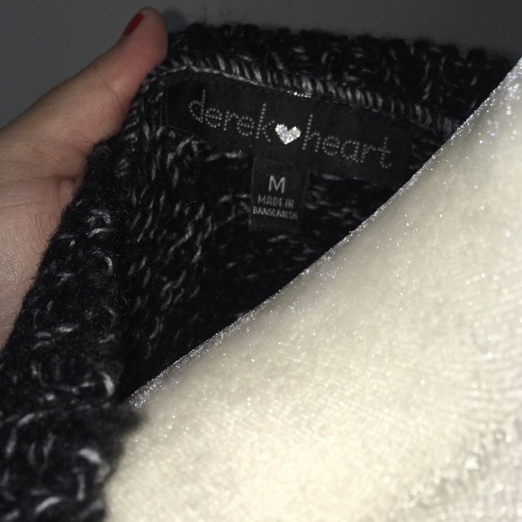 Black Sleeveless Sweater - Picture 4 of 4